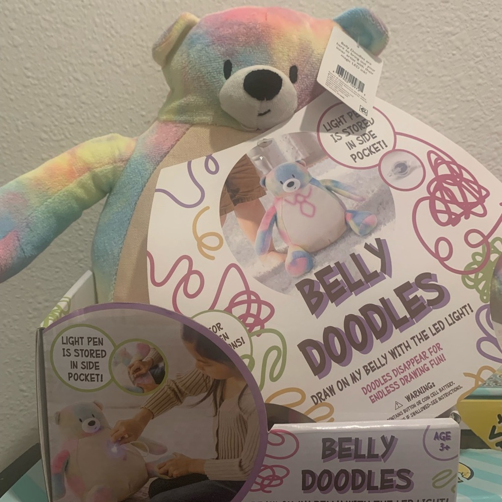 BELLY DOODLES PLUSH BEAR DRAW ON BELLY WITH INCLUDED LED LIGHT PEN AGES 3+